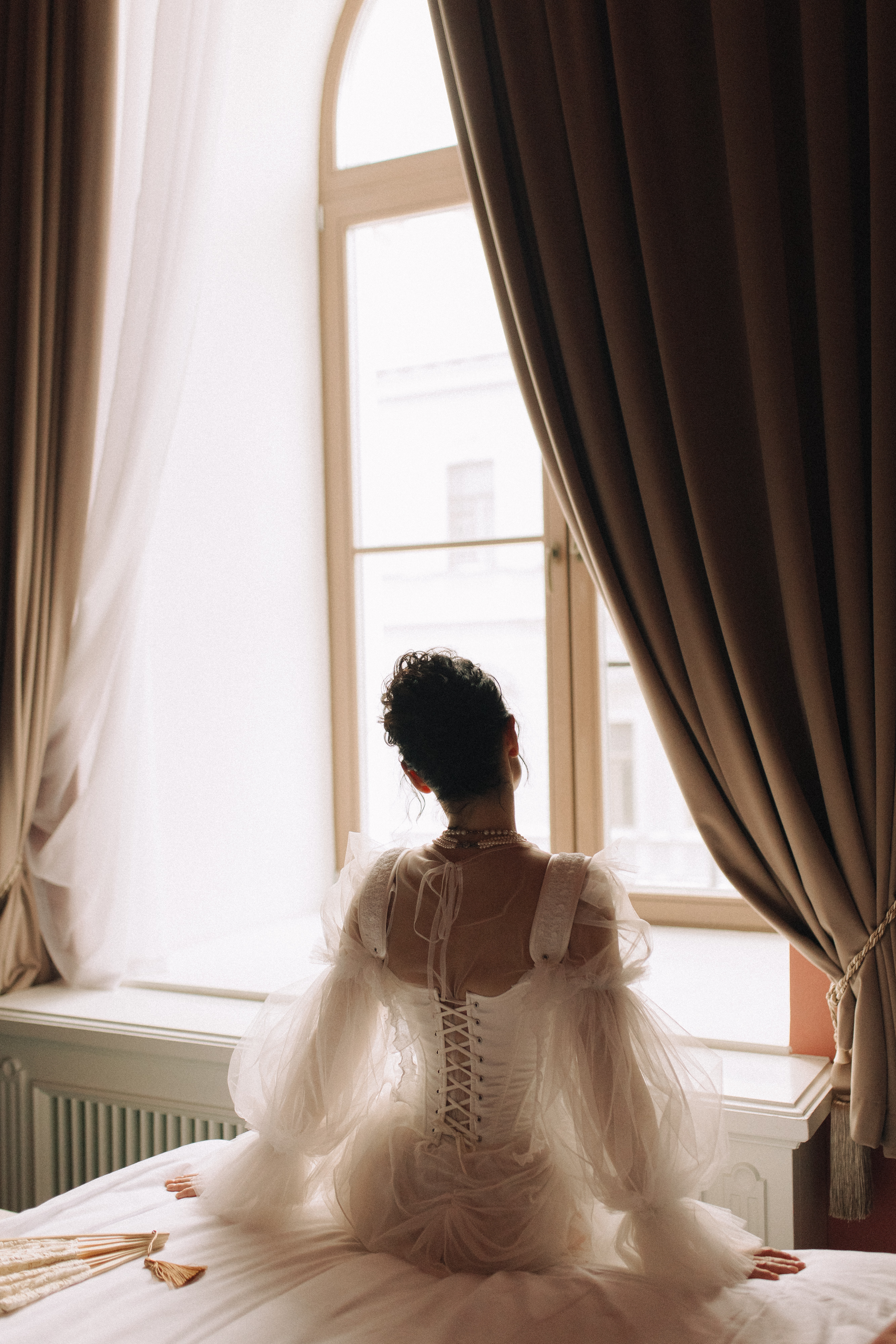 Невеста у окна